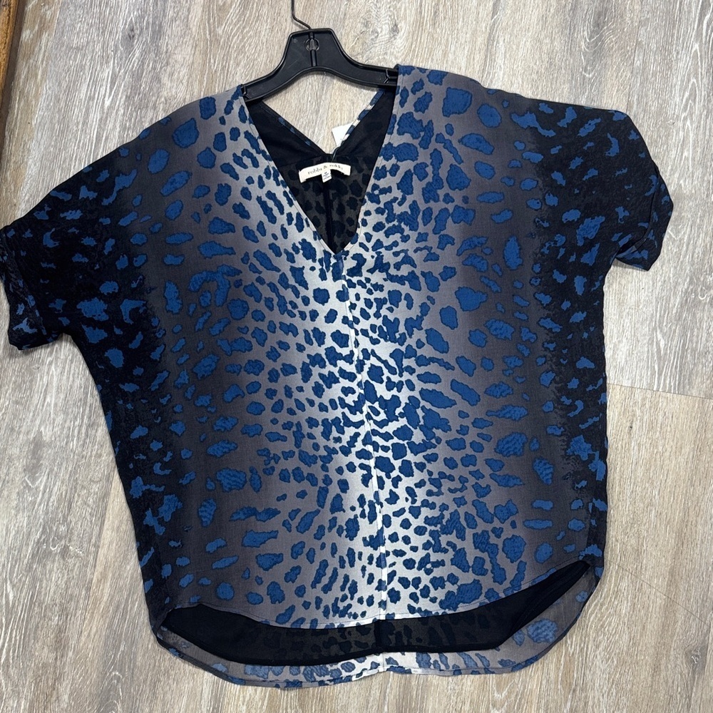 Robbi & Nikki by Robert Rodriguez Black and Blue Animal Print Blouse Size Medium